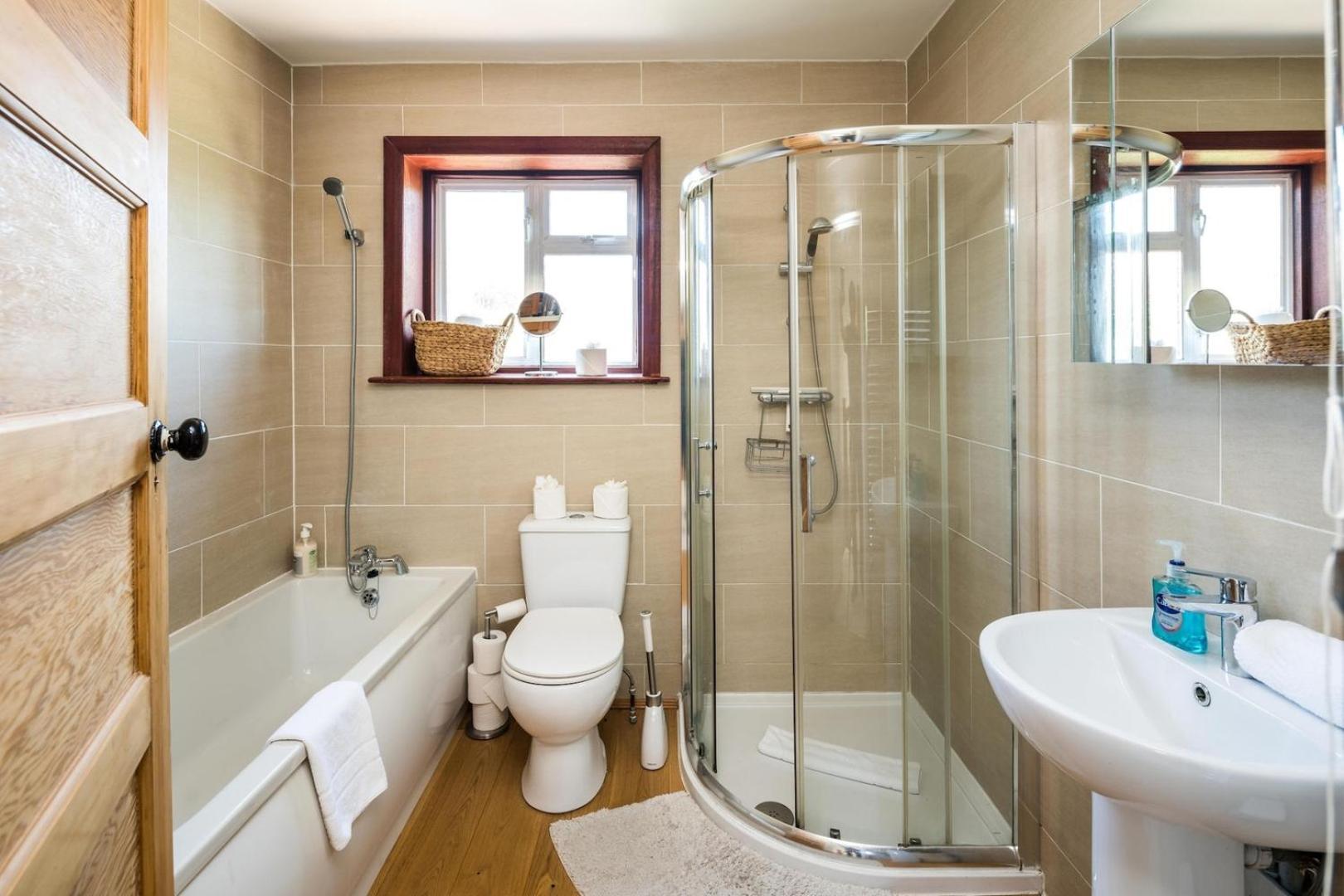 Villa Elegant 2Bd House With Garden And Decked Patio Londres Exterior foto